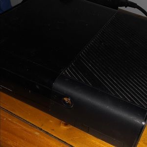 Xbox 360(2 controllers, 10 games, all cords.)